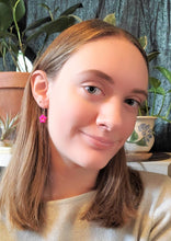 Load image into Gallery viewer, Flower Earrings