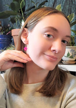 Load image into Gallery viewer, Flower Earrings